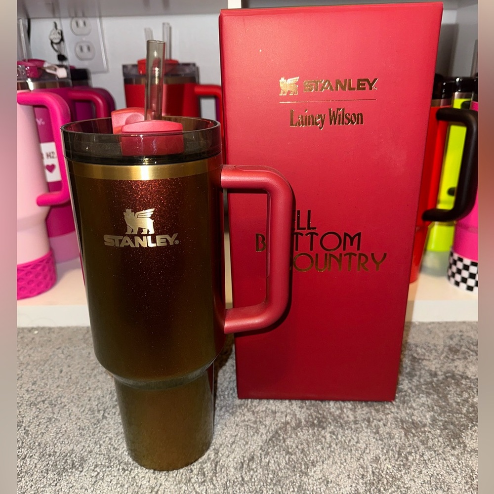 NEW LIMITED EDITION STANLEY x LAINEY WILSON COUNTRY GOLD 40oz TUMBLER